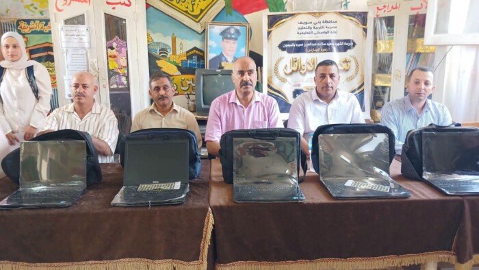 مدير «تعليم بنى سويف» يُكرم المتفوقين بمدرسة الشهيد سعيد سلامة الإعدادية بالواسطى