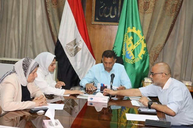 محافظ القليوبية يبحث مع جهاز مستقبل مصر استغلال الجزيرة الوسطى بشارع الصرف الصحي بالخصوص
