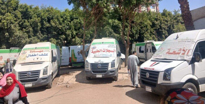 قافلة طبية مجانية بأم القصور في أسيوط تكشف على 406 مواطنين خلال يومها الأول