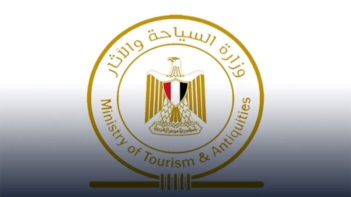 السياحة توضح حقيقة منع بلوجر من رفع العلم المصري بمنطقة آثار سقارة