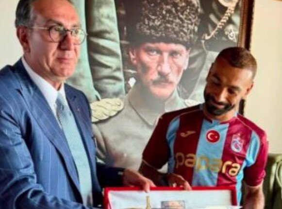 سيف سورمانة وهدايا عائلية.. استقبال أسطوري لـ محمد صلاح في أول ظهور له بمدينة طرابزون