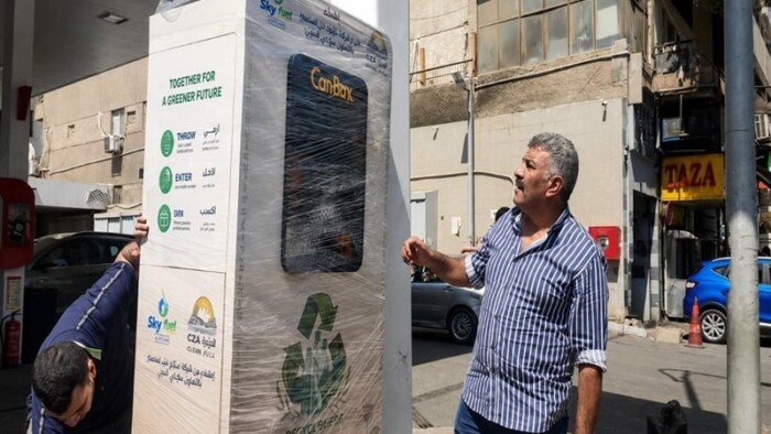 كيف تحول الزجاجات البلاستيكية والكانز لأموال في الماكينة الجديدة؟.. تعرف على أماكن تواجدها