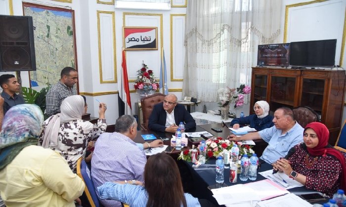 محافظ الإسكندرية: توفير 5 فرص عمل للشباب وتسليم عقدي عمل خلال لقائه مع المواطنين