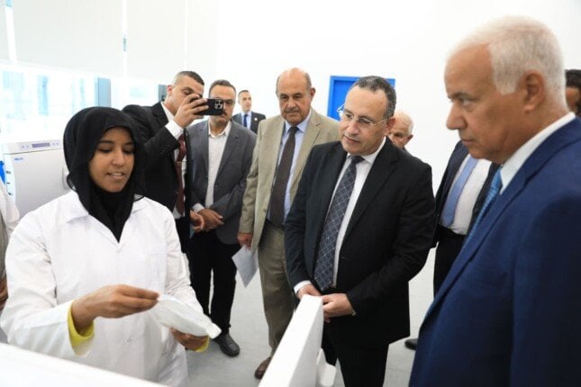 وزير التعليم العالي يتفقد جامعة العلمين وتجهيزات معامل طب الفم والأسنان