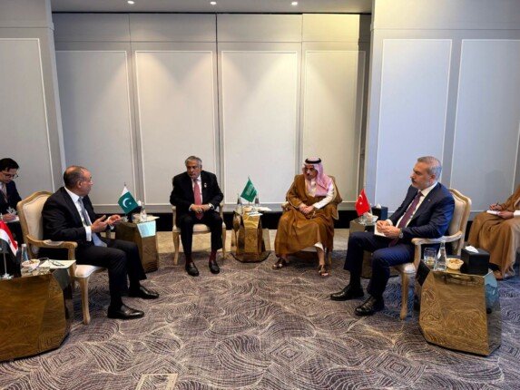 عبد العاطي يلتقي وزراء خارجية السعودية وتركيا وباكستان لبحث أزمات المنطقة