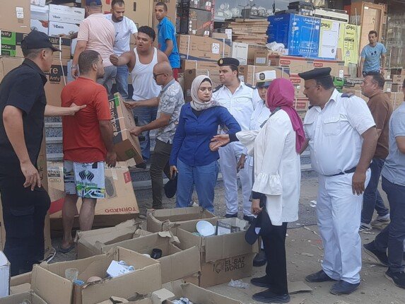 حملة موسعة بشبرا الخيمة.. إزالة إشغالات ومصادرة عربات طعام غير مرخصة ورفع 70 طنًا من المخلفات
