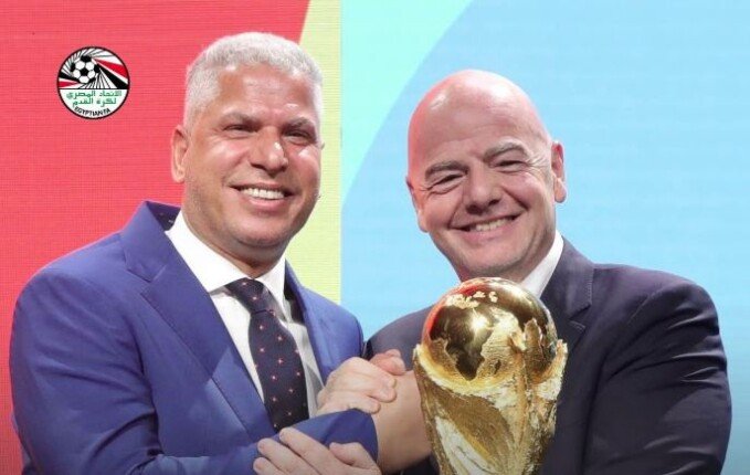 رئيس الفيفا يهنئ وائل جمعة بعيد ميلاده
