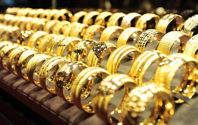 انخفاض سعر الذهب خلال تعاملات اليوم الجمعة.. عيار 21 يقترب من 6200 جنيه