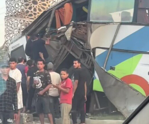 مصرع وإصابة 28 شخصًا في حادث اصطدام أتوبيس بلوحة إعلانية على طريق الواحات بأكتوبر