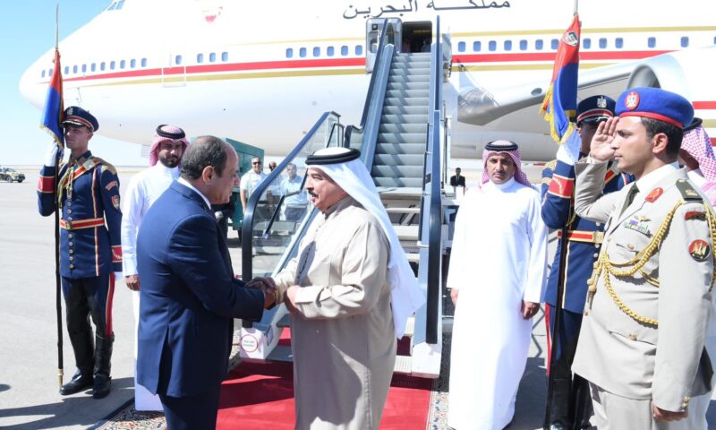 ملك البحرين يؤكد تضامن المملكة مع مصر عقب الزلزال