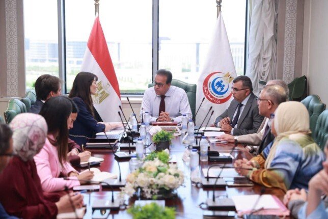 وزير الصحة يبحث مع وفد إيطالي خطة تنفيذ مستشفى هليوبوليس الجديد