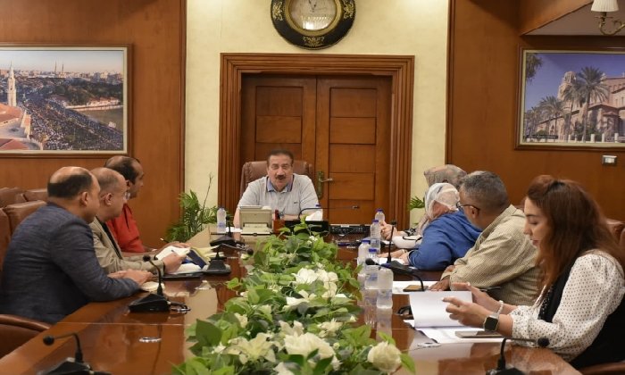 محافظ بورسعيد يوجه بسرعة تنفيذ المشروعات المتعثرة وفق البرامج الزمنية المحددة