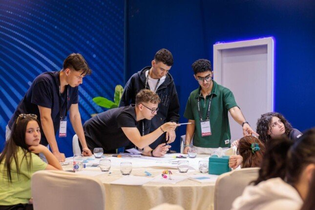 قبل بداية العام الدراسي الجديد.. توجيهات رئاسية بتطوير المناهج ورفع كفاءة المعلمين وتأهيل الطلاب