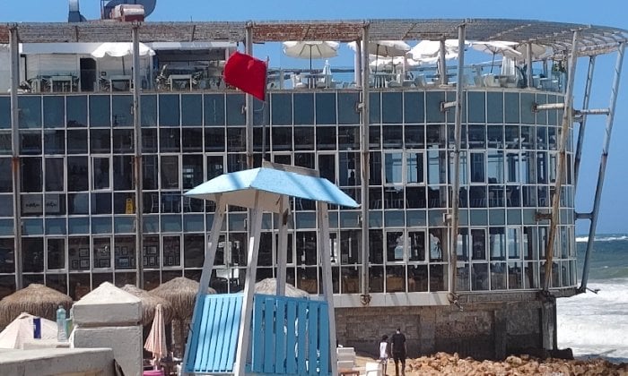 حالة البحر في الإسكندرية اليوم.. رايات حمراء تحظر السباحة وصفراء تحذر من الأمواج