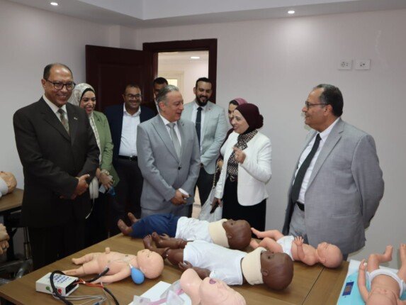 جامعة الجلالة تدرب 100 طالب بطب جامعة شرق العاصمة على الإسعافات الأولية