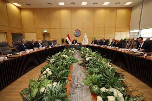 29.9 مليار جنيه إيرادات مستهدفة.. كامل الوزير يستعرض الموازنة التقديرية لـ«القابضة للنقل» 2026-2027