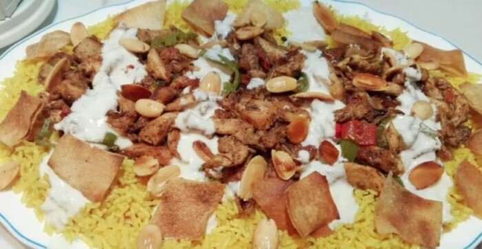 فتة الشاورما السورية في المنزل.. وصفة شامية بطبقات غنية ونكهة المطاعم