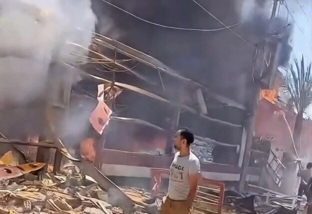 حريق هائل يلتهم مخزن بويات في قويسنا بالمنوفية