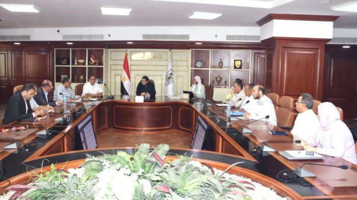 نائب محافظ بني سويف يتابع مستجدات مشروع المركز الخدمي المتكامل للنباتات الطبية والعطرية بسمسطا