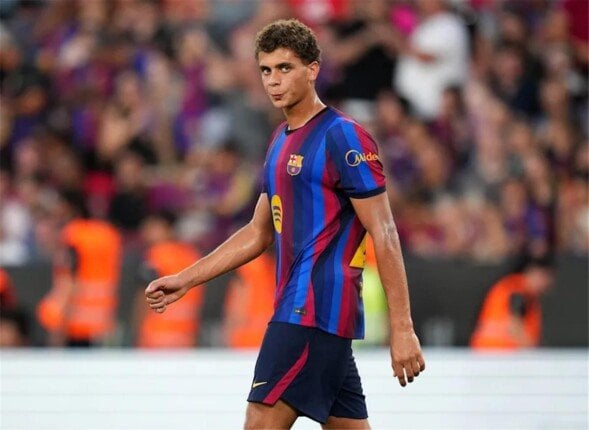 حمزة عبد الكريم يزين تشكيل برشلونة المتوقع أمام إلتشي في الدوري الإسباني