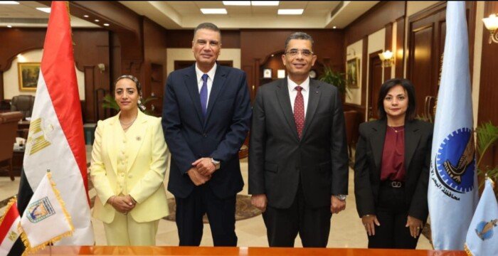محافظا البحر الأحمر وجنوب سيناء يشهدان توقيع بروتوكول توأمة لتبادل الخبرات في مجال مدن التعلم
