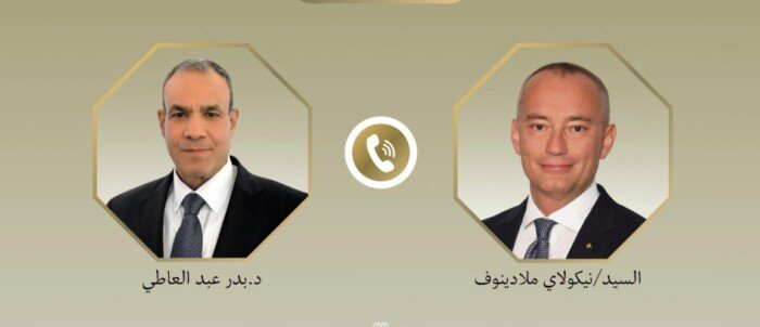 وزير الخارجية يبحث هاتفيا مع الممثل الأعلى لغزة مستجدات الأوضاع في القطاع