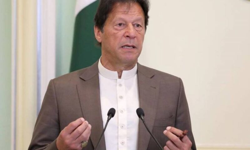 بأمر قضائي.. نقل عمران خان من السجن إلى المستشفى لتلقي العلاج