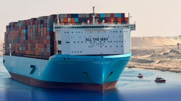 بحمولة 190 ألف طن.. سفينة الحاويات «BANGKOKMAERSK» تعبر قناة السويس لأول مرة ضمن قافلة الشمال