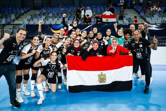 «كنتن على قدر المسؤولية».. وزير الشباب والرياضة يشيد بالأداء البطولي لمنتخب ناشئات اليد في مونديال العالم
