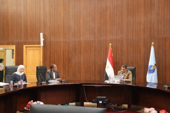 محافظ البحر الأحمر: قريبا سيتم حل مشكلة تقسيم الزمردة بسفاجا وتسليم الأراضي لمستحقيها