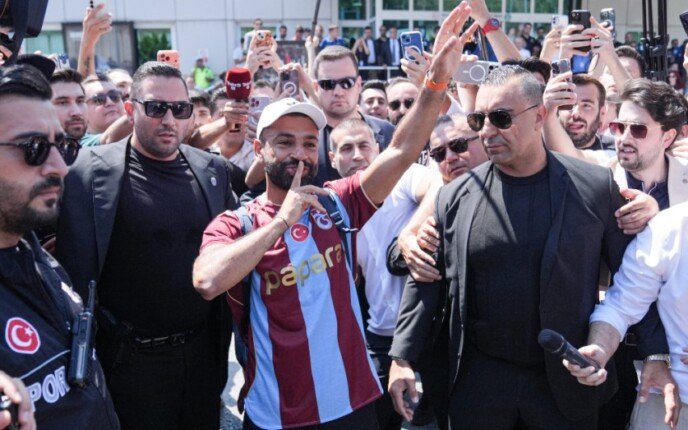 وزير الصناعة التركي يوجه رسالة إلى طرابزون سبور بعد التعاقد مع محمد صلاح «فيديو»