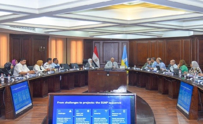 محافظ الإسكندرية يستعرض إعادة هيكلة منظومة النقل الحضري المستدام