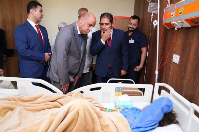 وزير العمل يزور مصابي حادث الإسماعيلية.. ويؤكد: لن نترك عمالنا وأسرهم وحدهم