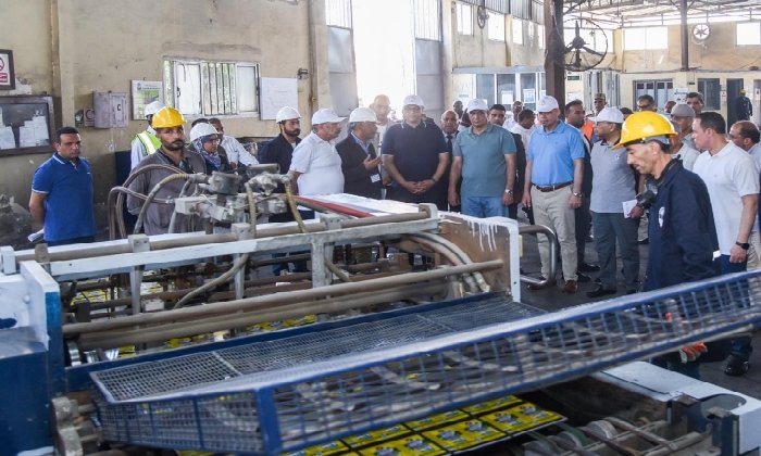 خطوط إنتاج متطورة ومشروعات للشباب.. تفاصيل جولة وزير الإنتاج الحربي في مصنع 10 الحربي
