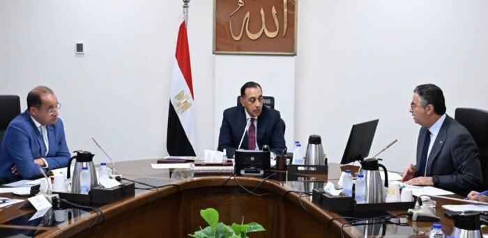 مدبولي يستعرض إجراءات فض التشابكات المالية بين هيئة السلع ووزارة المالية