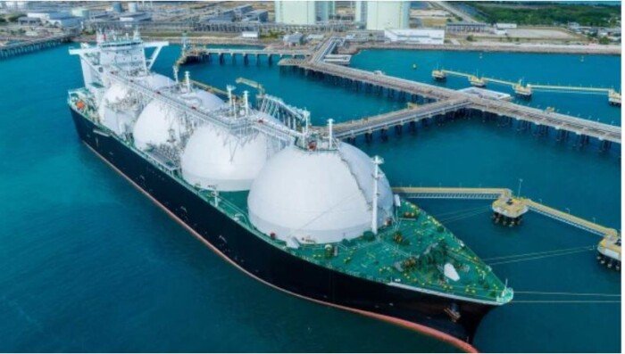 وزير البترول يبحث خطط التوسع في أنشطة البحث والاستكشاف وإنتاج الغاز الطبيعي بالبحر المتوسط