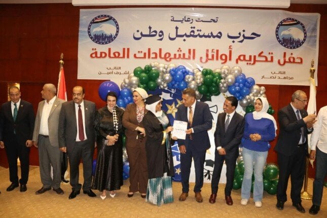 محافظ القليوبية يشهد احتفالية تكريم 76 من أوائل الشهادات العامة والدبلومات الفنية