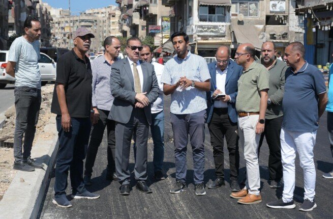 محافظ بورسعيد يتفقد مشروعات تطوير الطرق والمناطق السكنية بحيي الزهور والضواحي