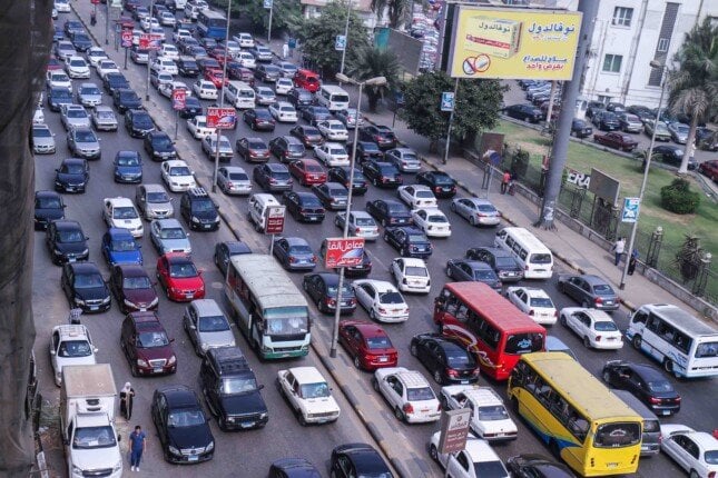 كثافات مرورية متحركة بالقاهرة والجيزة صباح اليوم الأحد وسط انتشار أمني