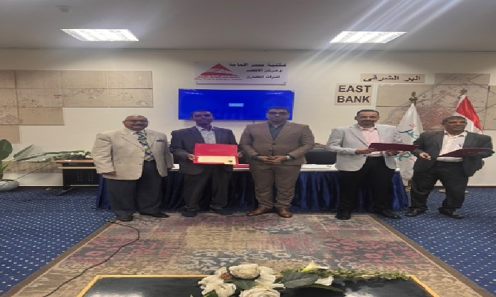 نائب محافظ الأقصر يبحث مع لجنة من معهد تكنولوجيا المعلومات مناقشة وتقييم المنح التدريبية لشباب الخرجين