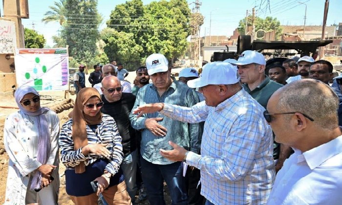 محافظ أسوان ورئيس «العربية للتصنيع» يستعرضان الموقف التنفيذي لمشروعات «حياة كريمة»