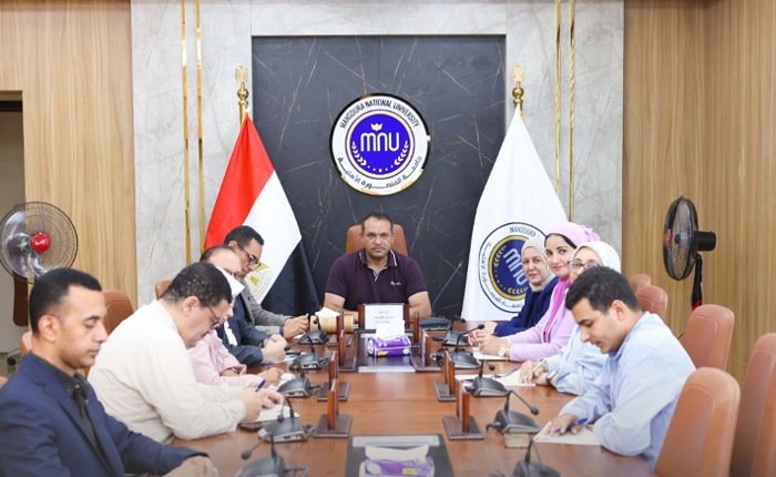 جامعة المنصورة الأهلية تستعد للعام الجامعي الجديد.. ومجلس العمداء يناقش الجودة والتحول الرقمي