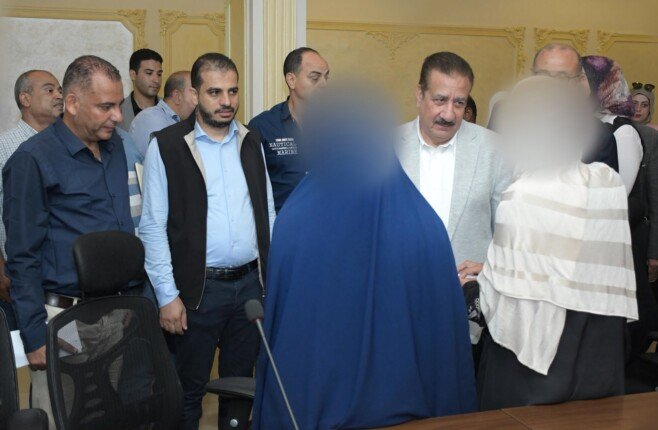 محافظ بورسعيد يستقبل 85 حالة إنسانية ويقدم مساعدات بـ 750 ألف جنيه