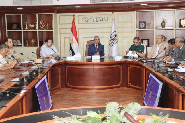 محافظ بني سويف يتابع ملفات تقنين أراضي أملاك الدولة ويستعرض معدلات الإنجاز