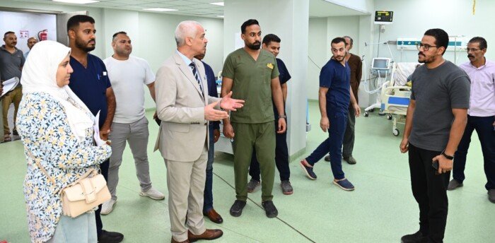 رئيس جامعة أسيوط يؤكد على الانضباط والجاهزية التامة بوحدات الطوارئ