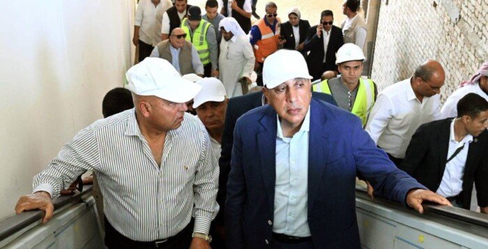 خلال جولته بمحافظة مطروح.. رئيس الوزراء يتفقد محطة القطار الكهربائي السريع