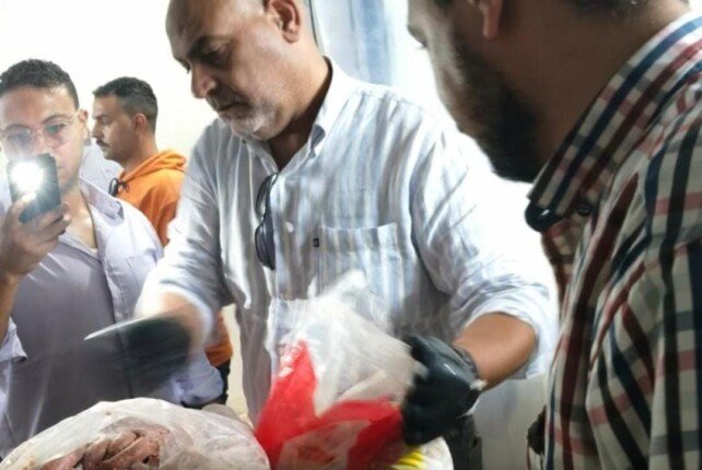 ضبط 7 أطنان مصنعات لحوم فاسدة داخل مصنع بالعبور