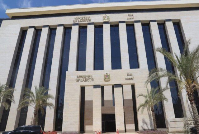 وزارة العمل تعلن عن فرص عمل بمرتبات تصل لـ16 ألف جنيه