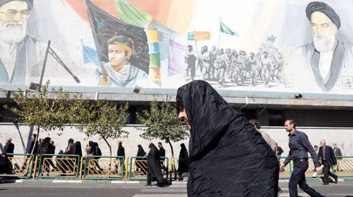 محلل سياسي: العقوبات الأمريكية تقع على كاهل الشعب الإيراني وليس النخبة الحاكمة