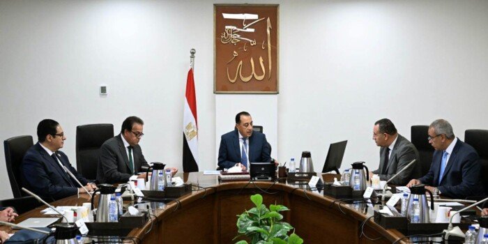 رئيس الوزراء يتابع مستجدات «مستشفى 500500» بالشيخ زايد